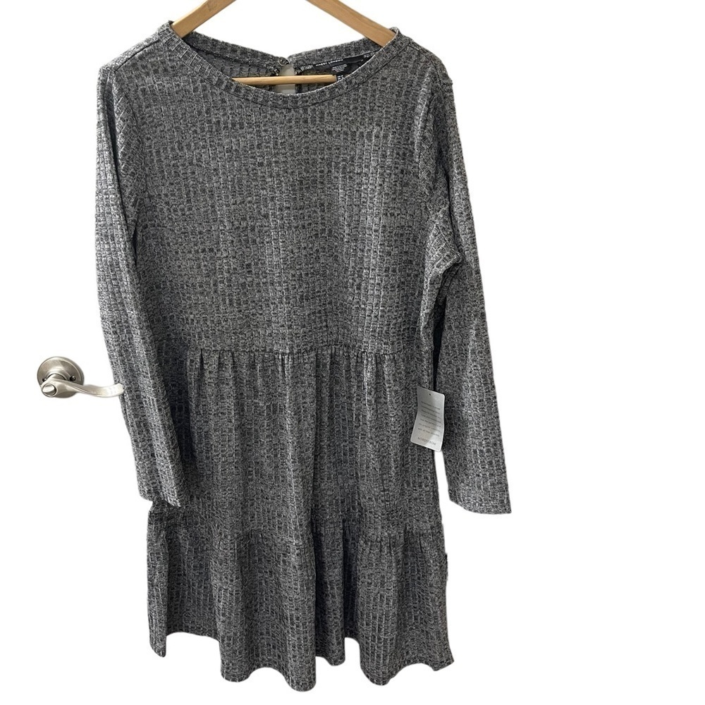 Maggy London Long Sleeve Tiered Knit Dress in Heather Gray